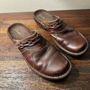 Clark’s women’s brown mules‎ size 9